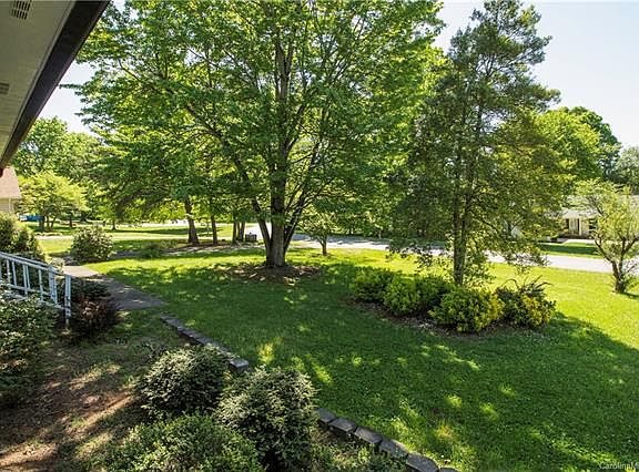 3rd image of 132 Eastwood Dr