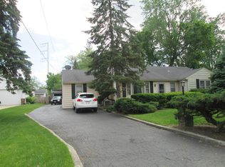 15W037 Lexington St, Elmhurst, IL 60126