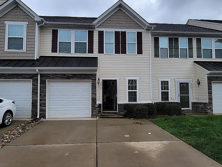 1st image of 2623 Silverthorn Dr