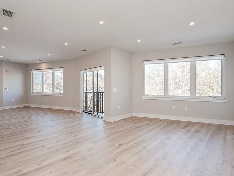 201-205 Randolph Ave #105 — Photo 1