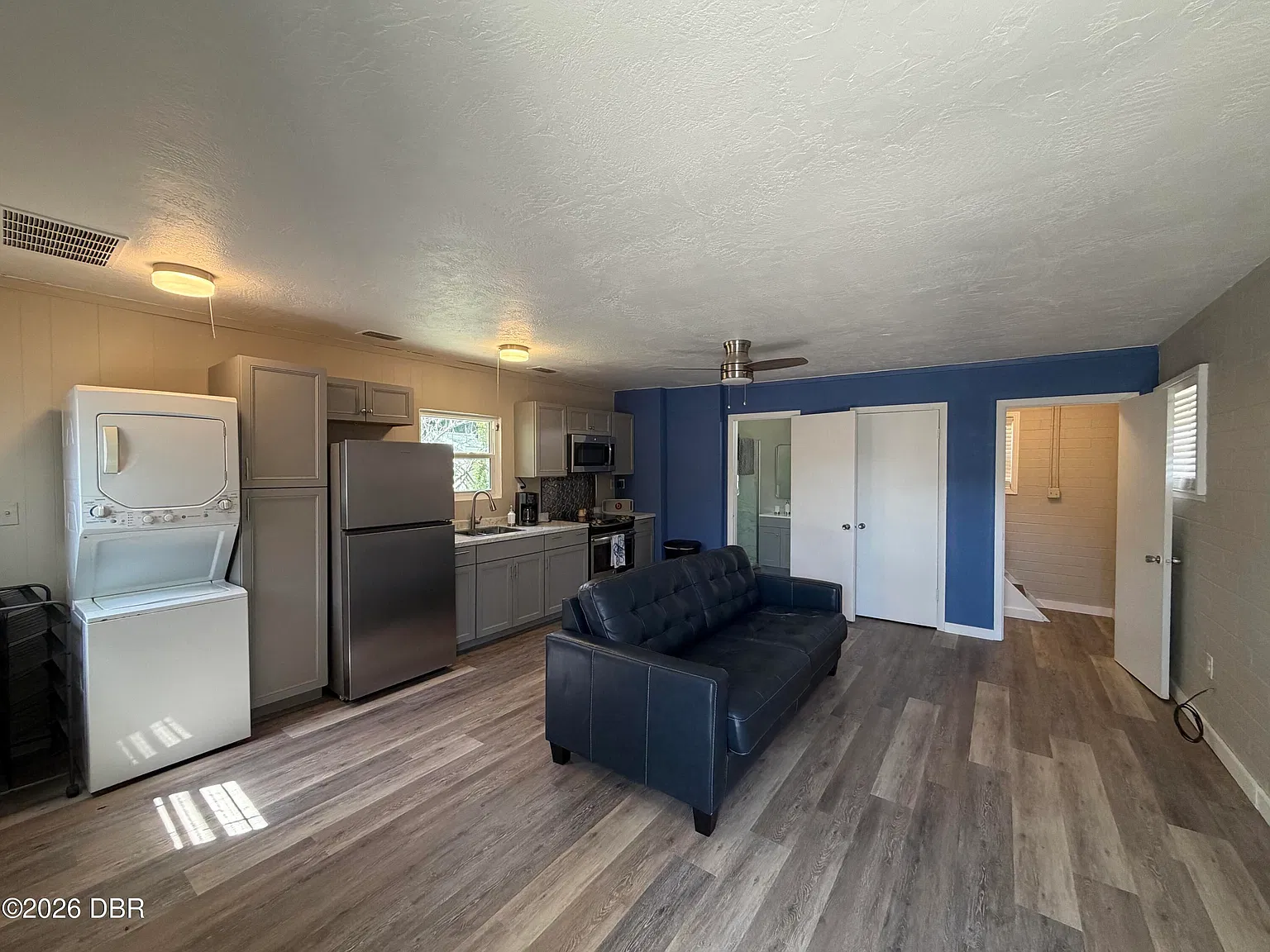 2 bed, 1.0 bath, 784 sqft, $1,200 — Photo 2