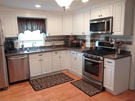 2nd image of 140 Essex St