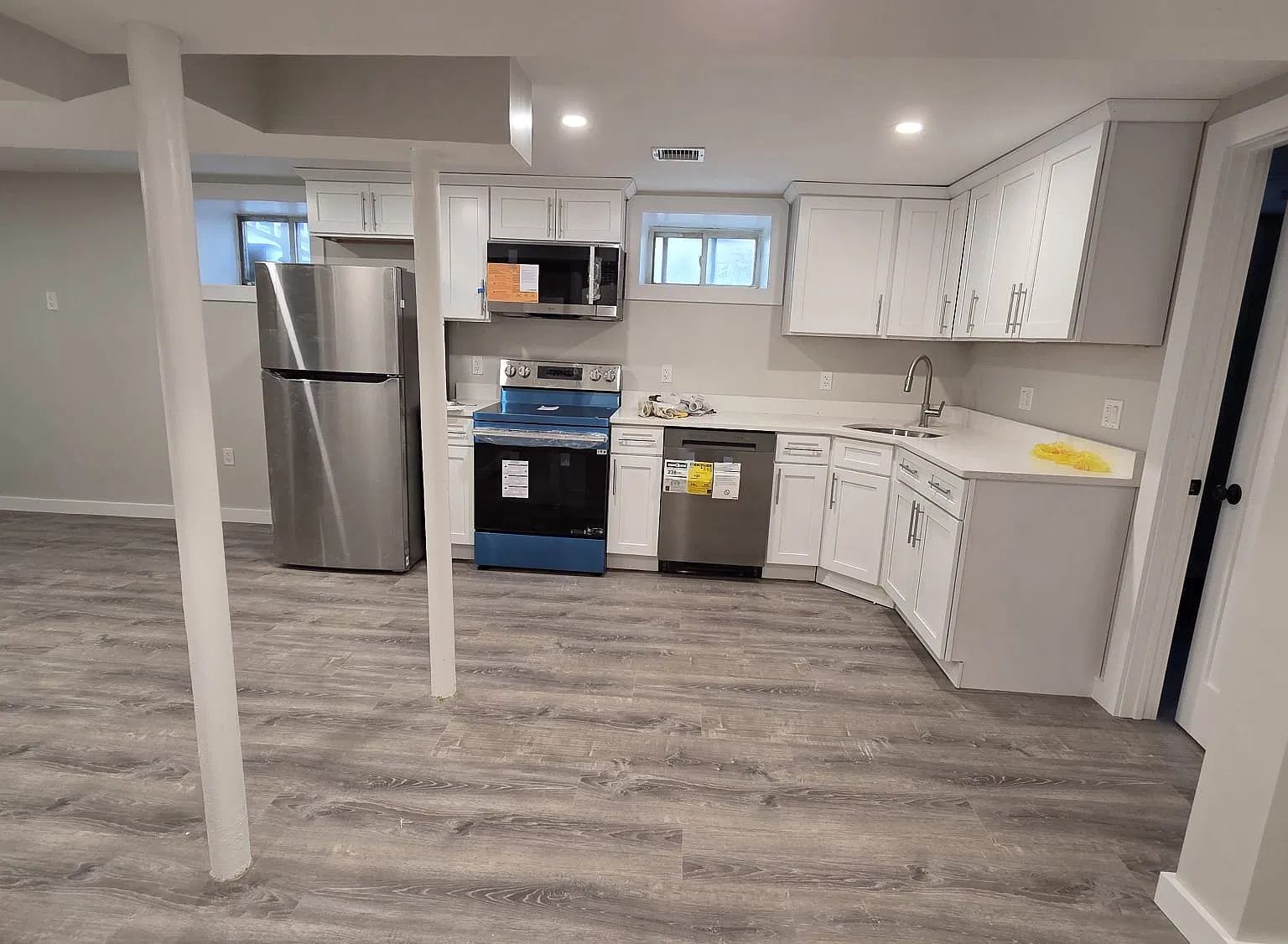 2 bed, 900 sqft, $2,700 — Photo 2