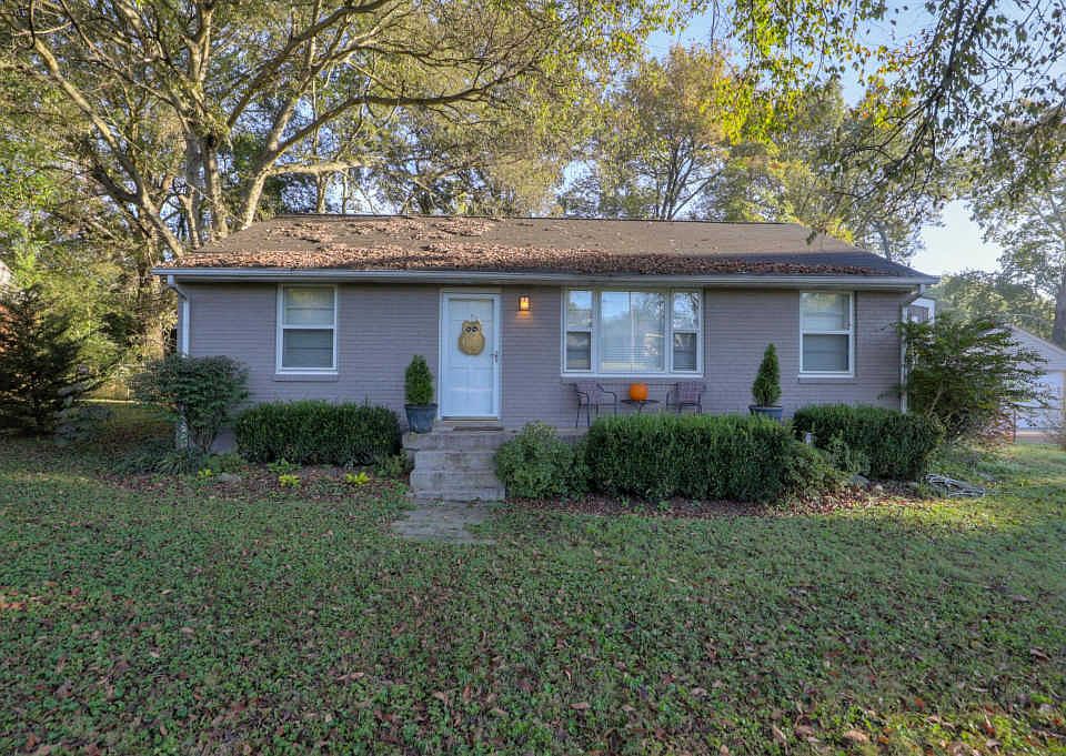 2nd image of 2936 Twin Lawn Dr