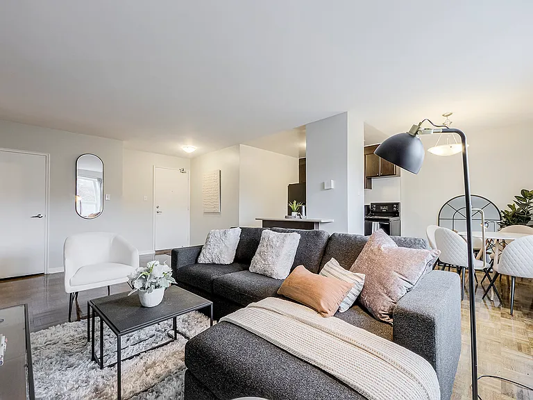 600 Kingston Rd #108 — Photo 3