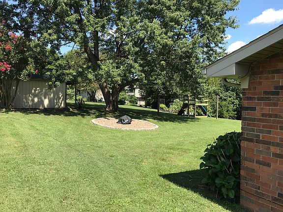 4th image of 360 Meadowlark Ln