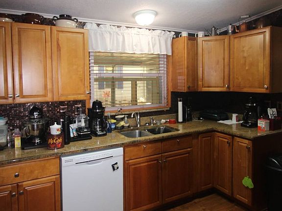 3rd image of 1769 Poppy Cir