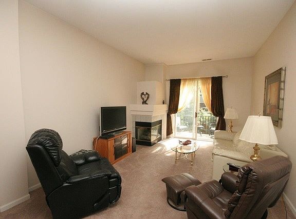 3rd image of 1179 Hawthorne Ln #1179