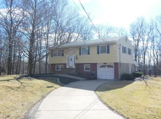499 Weavertown Rd, Shavertown, PA 18708