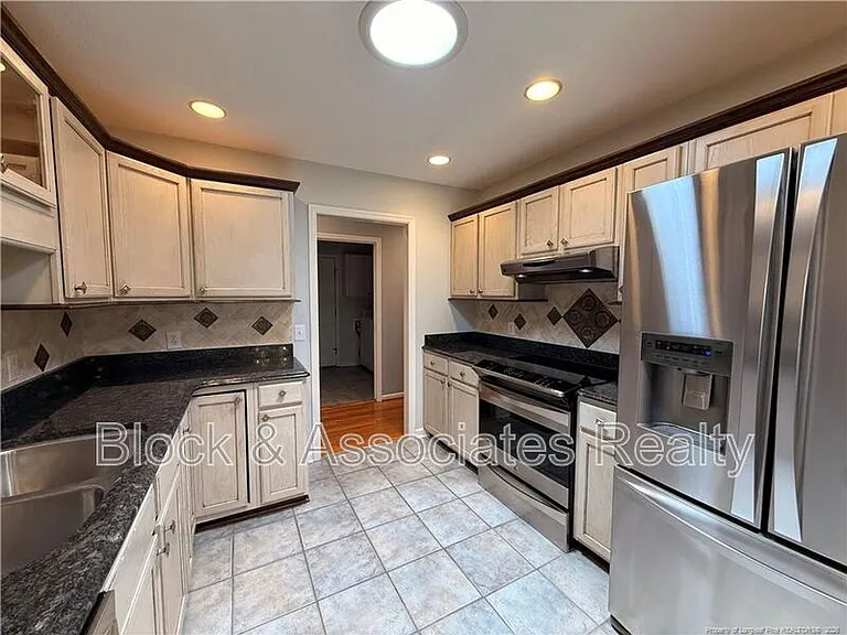 995 Greenbriar Dr — Photo 7