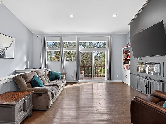 3rd image of 756 Joel Palmer Way