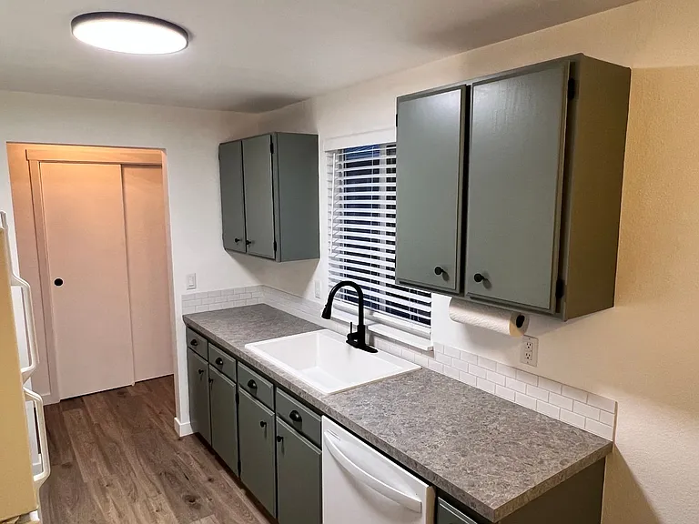 5826 Armour Loop SE — Photo 10