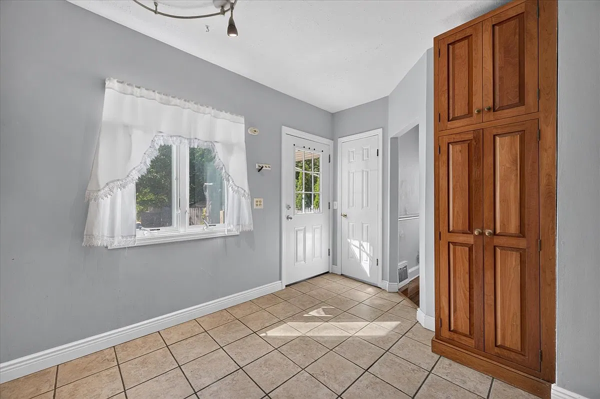 3 bed, 2.5 bath, 1402 sqft, $3,400 — Photo 4