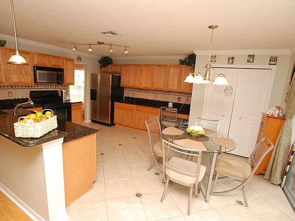 5th image of 712 Bristol Forest Way