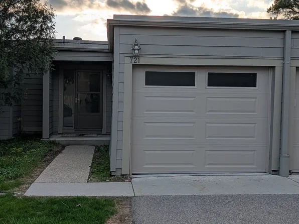 721 Skynob Dr, Ann Arbor, MI 48105
