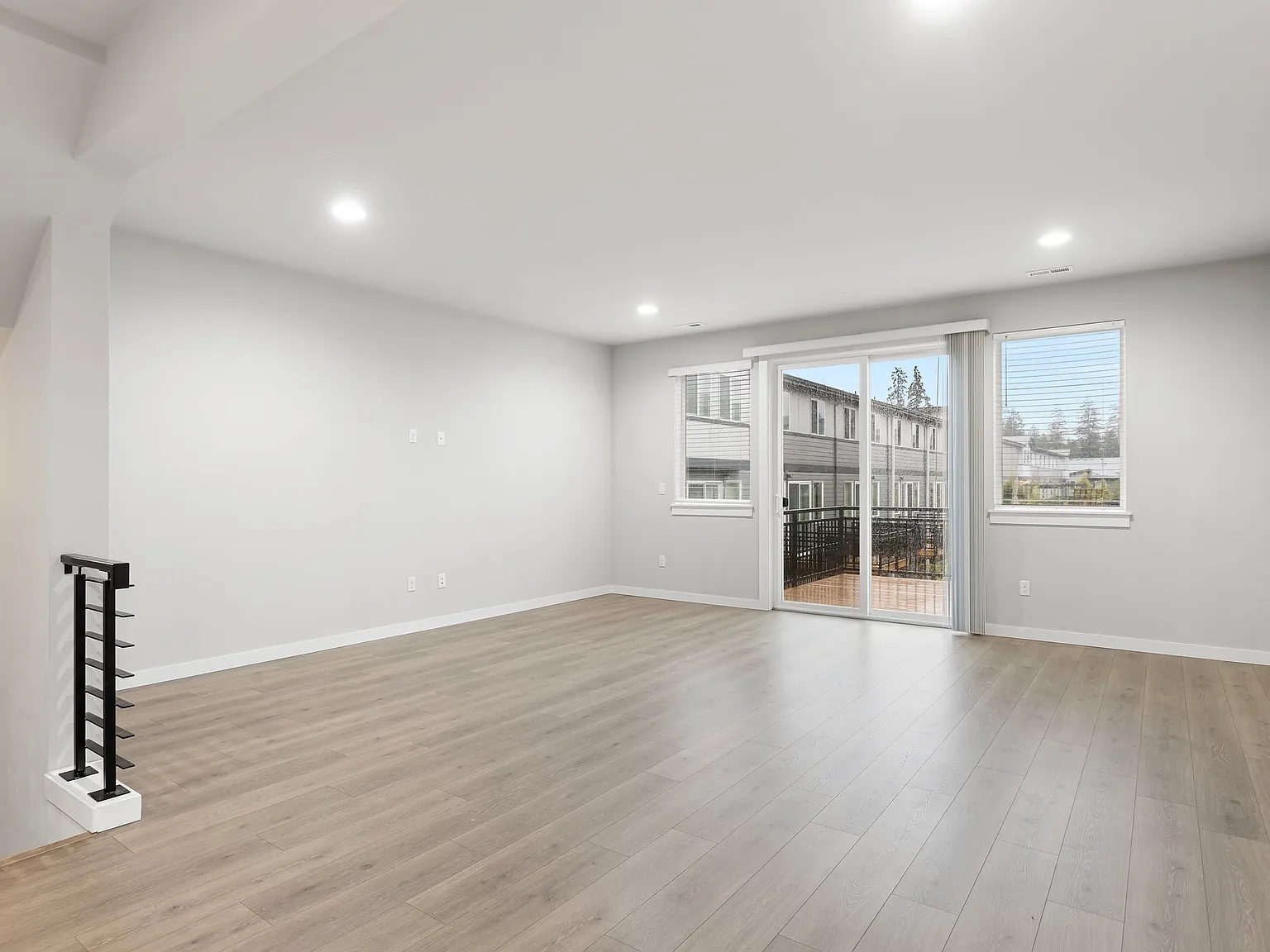 3 bed, 2.5 bath, 1804 sqft, $3,249 — Photo 2