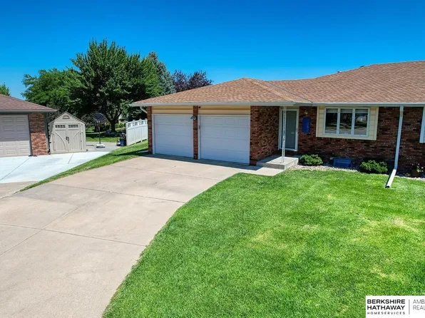 1042 Daybreak Cir, Lincoln, NE 68505