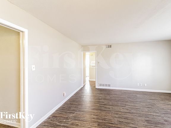 3rd image of 3516 Revere St