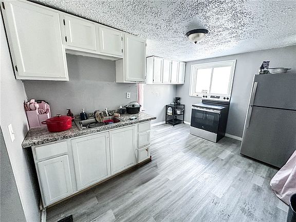 3rd image of 632 Smith St