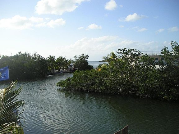 2nd image of 146 Plantation Ave