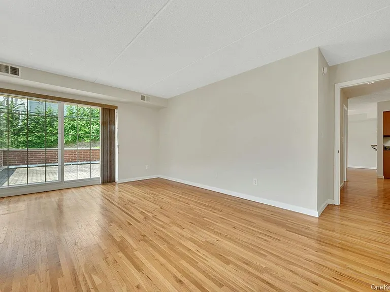 70 Lime Kiln Rd #2H — Photo 14