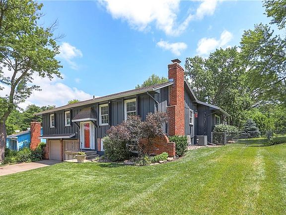 2nd image of 6735 NW Hilldale Dr