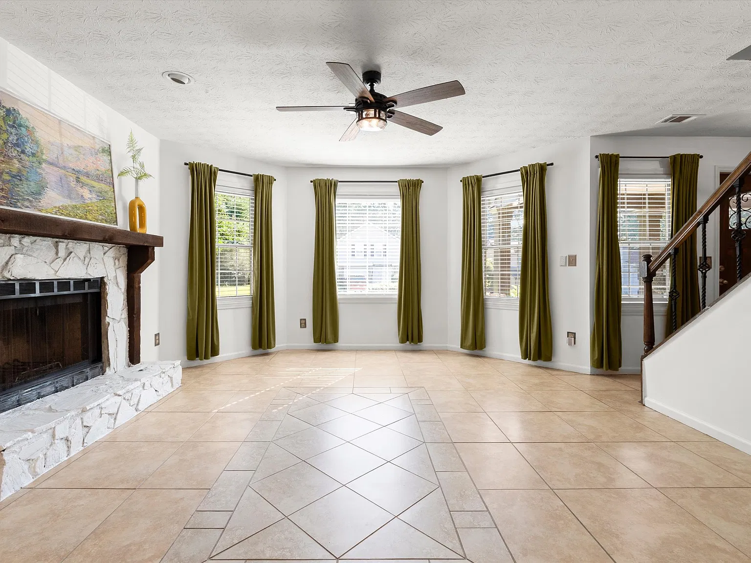 4 bed, 2010 sqft, $2,950 — Photo 3