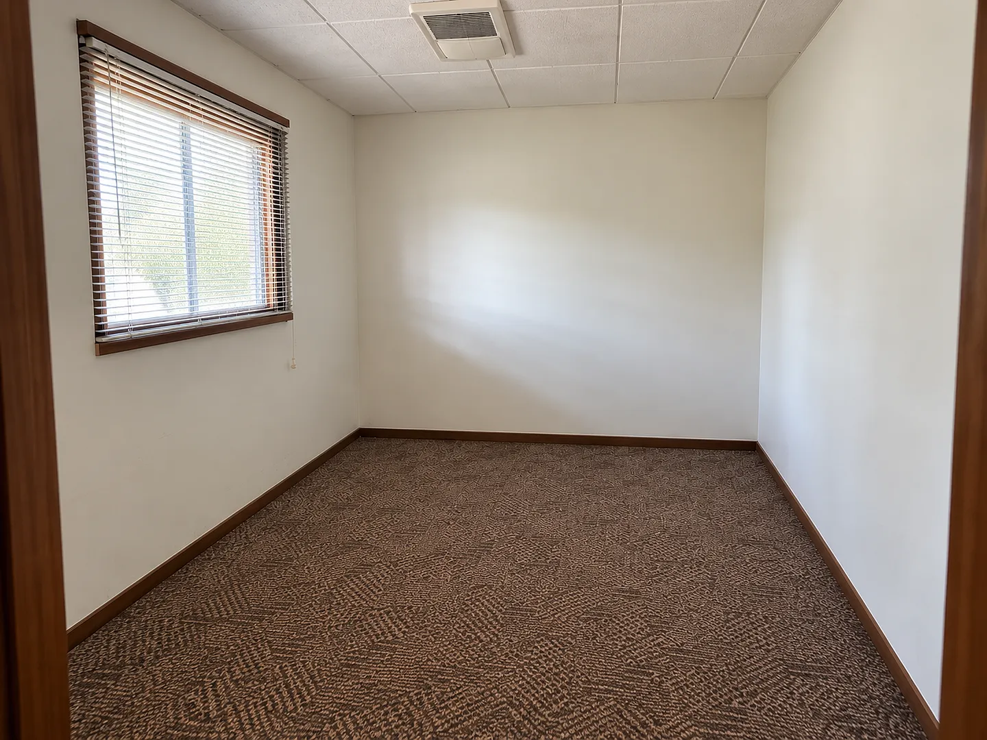 1 Bed / 1 Bath at West Adams Apartments — Photo 2