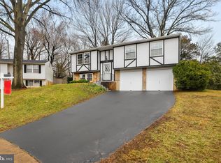 9201 Honey Creeper Ct, Burke, VA 22015