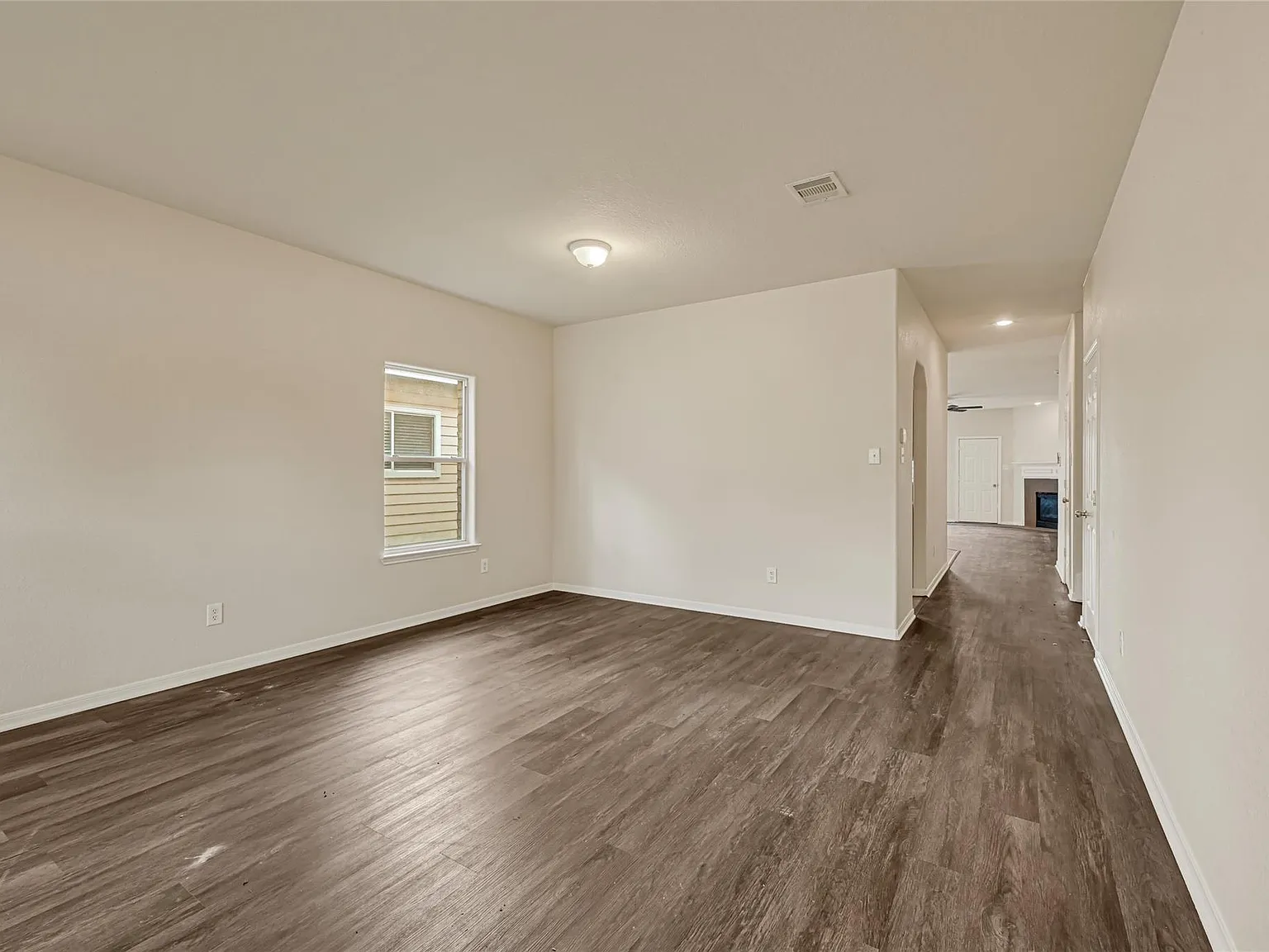 4 bed, 3.5 bath, 3558 sqft, $2,600 — Photo 4