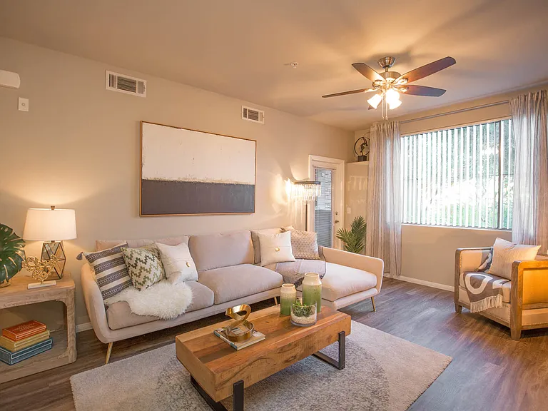 1c1 757 SQFT 1 Bed 1 Bath