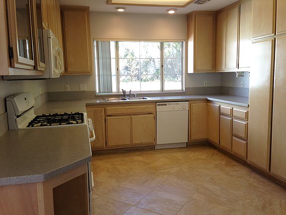 5th image of 2847 Sanborn Ave