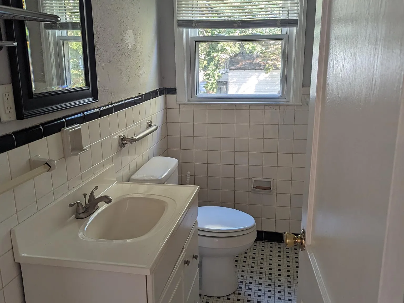 2 bed, 840 sqft, $1,550 — Photo 2