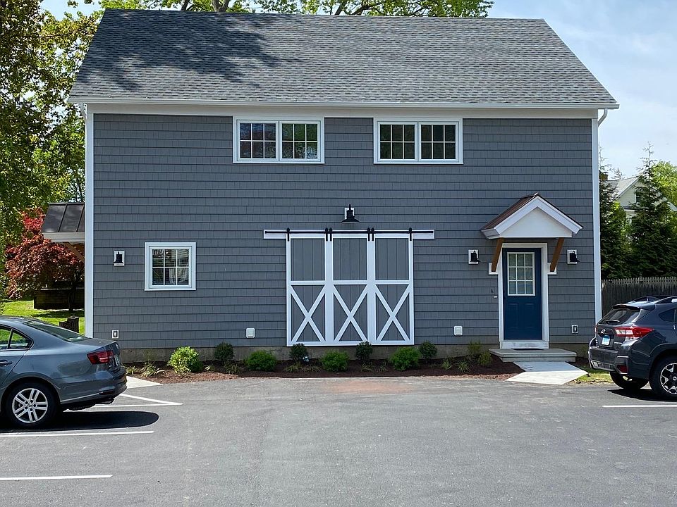 Front of building, walkway and entrance to Unit B is on left side. Plenty of off street parking right at your doorstep.