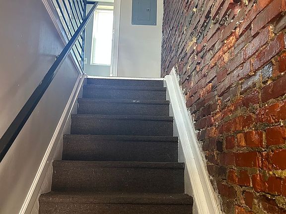 2nd image of 1850 Clarence St Floor 2
