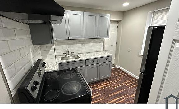 2nd image of 2026 W Oxford St
