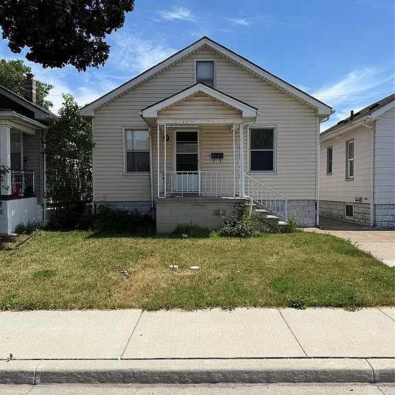 1814 Cadillac St — Photo 1