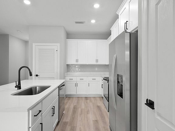 5th image of 1823 Gaiety Way