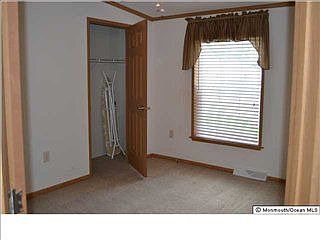 4th image of 61 Silvermeade Dr