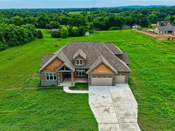 2017 Vilas St, Leavenworth, KS 66048