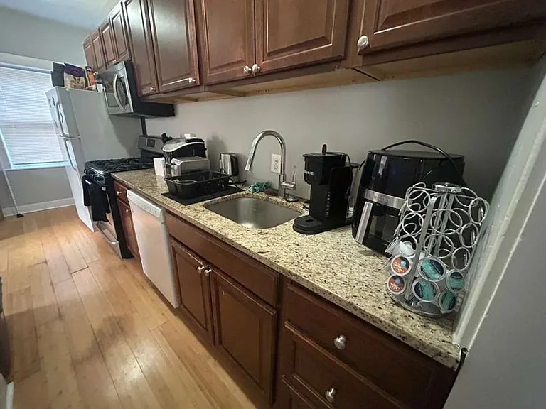 2254 Bryn Mawr Ave — Photo 18