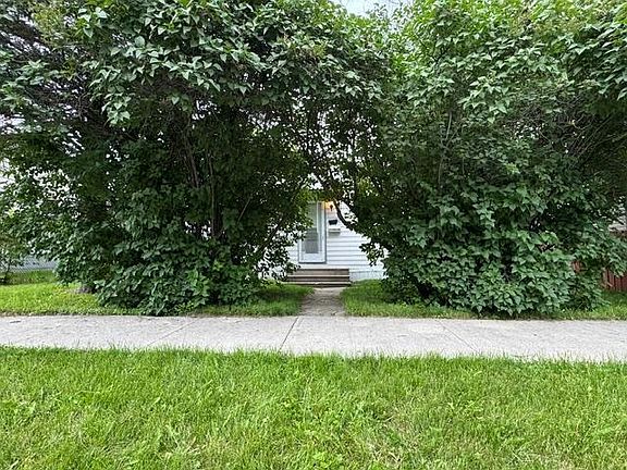 3rd image of 729 Martin Ave E