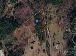 551 Saddle Ridge Dr W, Brasstown, NC 28902
