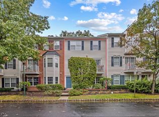 2066 Drake Ct, Mahwah, NJ 07430