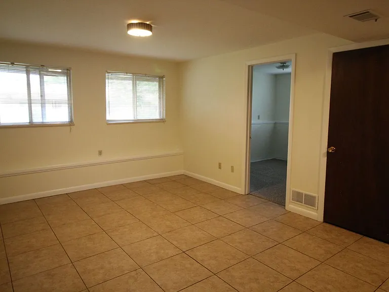 220 Clover Ln — Photo 7