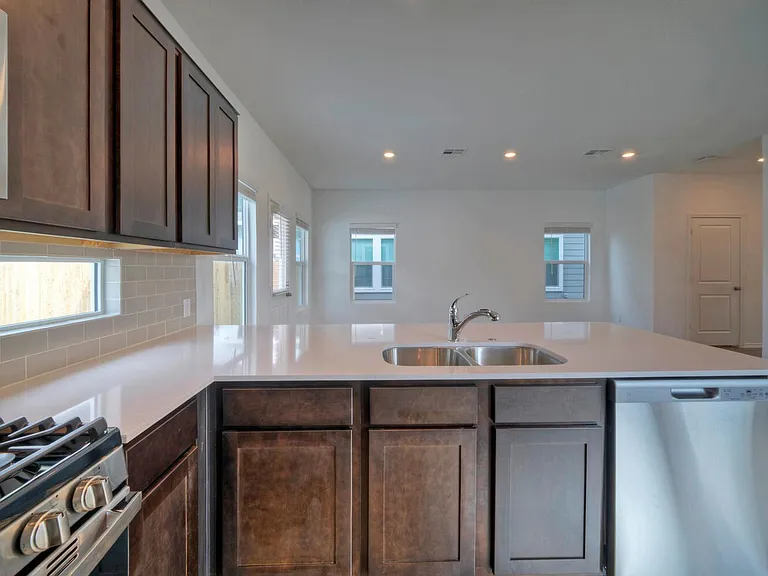 1317 Linwood St — Photo 14