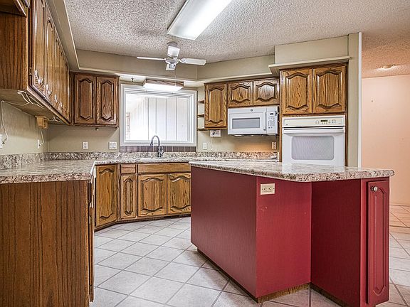 3rd image of 7 Camarzana Ln
