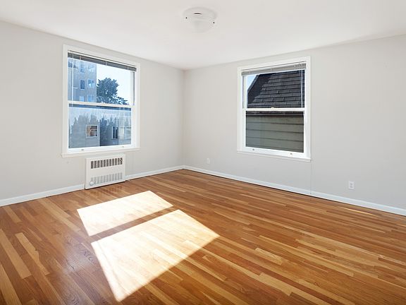 2nd image of 2323 Laguna St #301