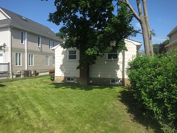 4th image of 412 Medina St