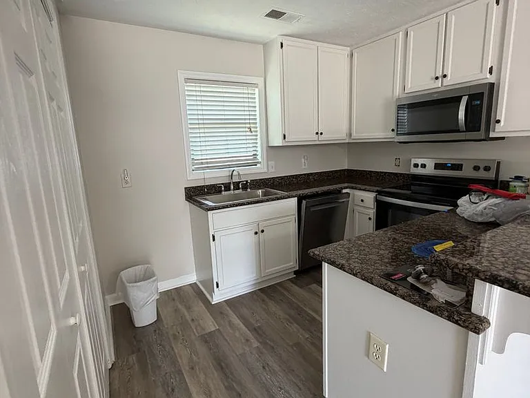 449 N Donahue Dr #D28 — Photo 4